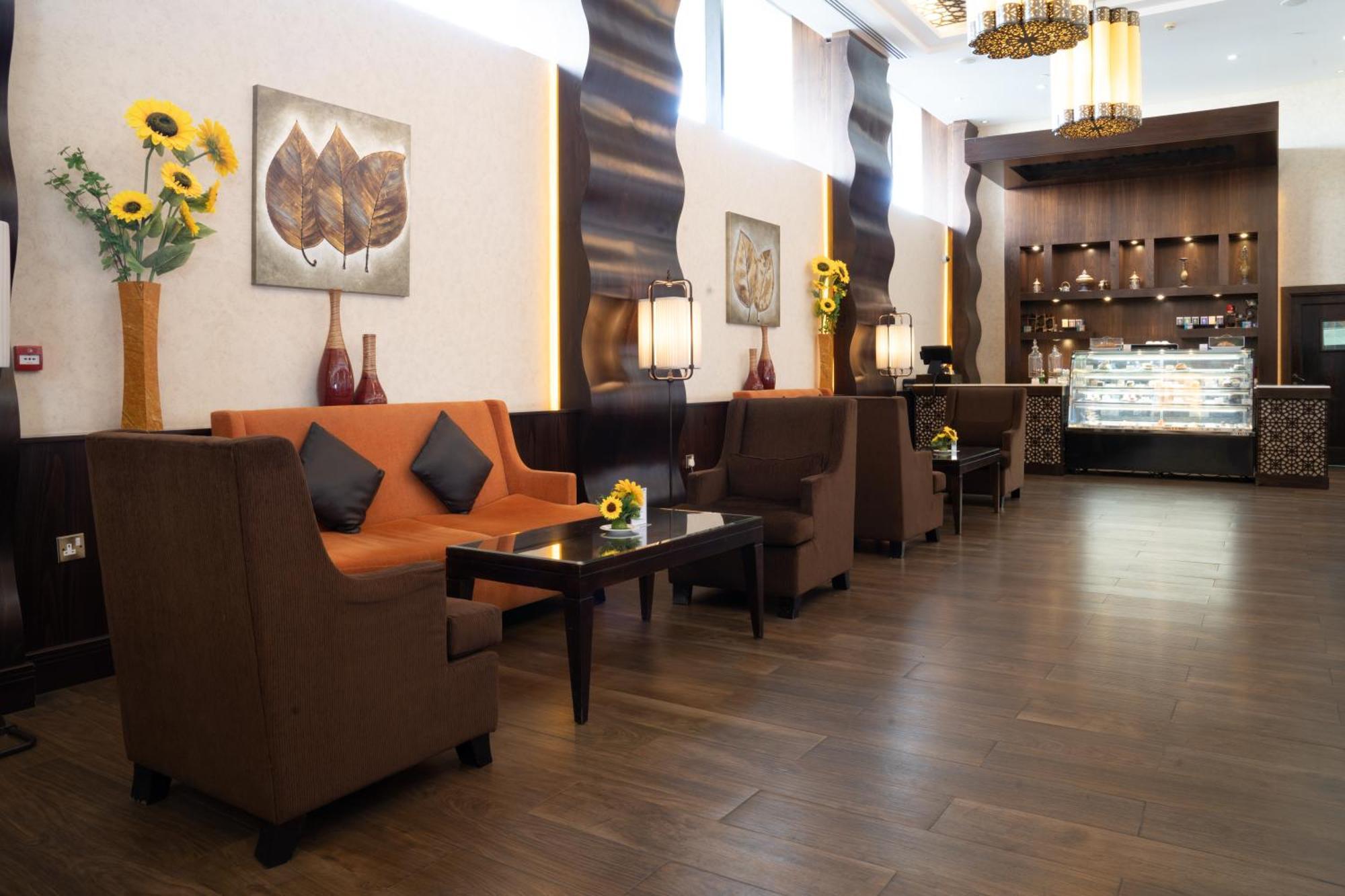 Danat Al Ain Resort Exterior foto The lobby of the hotel