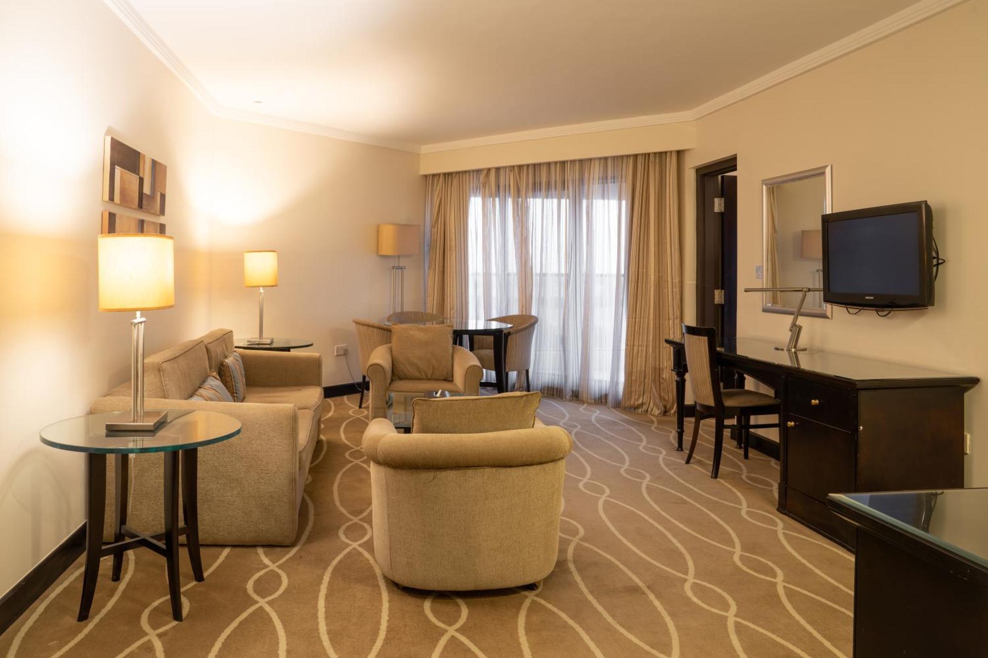 Danat Al Ain Resort Exterior foto A suite at the hotel